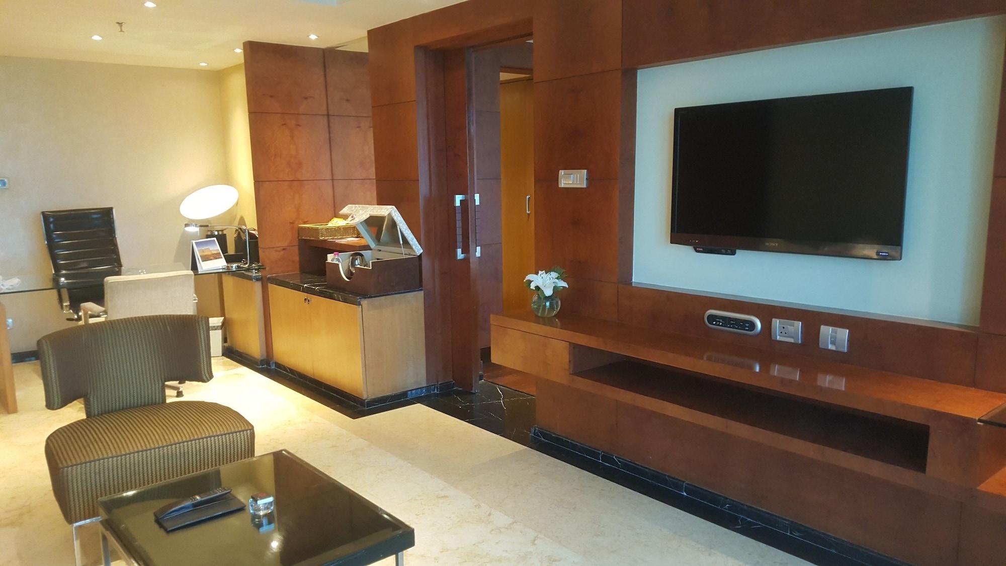 Vivanta Hyderabad, Begumpet Exteriör bild A suite at the Taj Mahal Palace