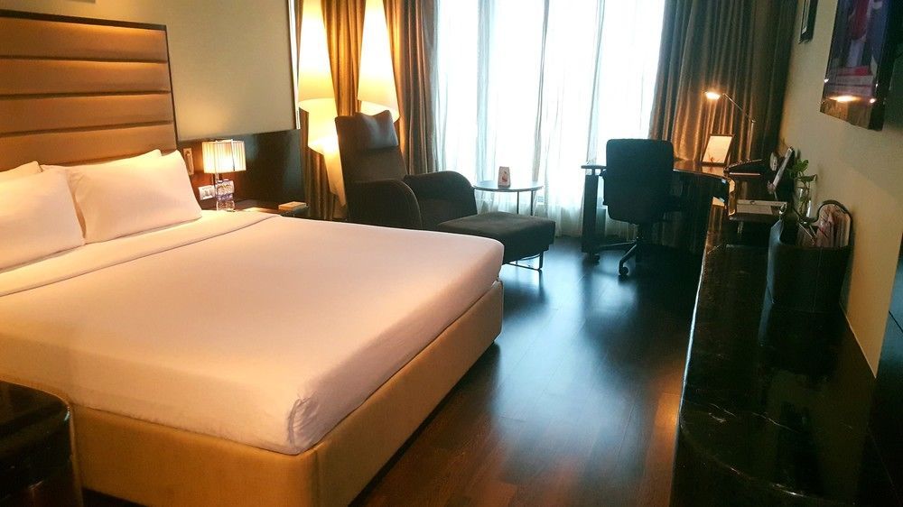 Vivanta Hyderabad, Begumpet Exteriör bild A room at the hotel
