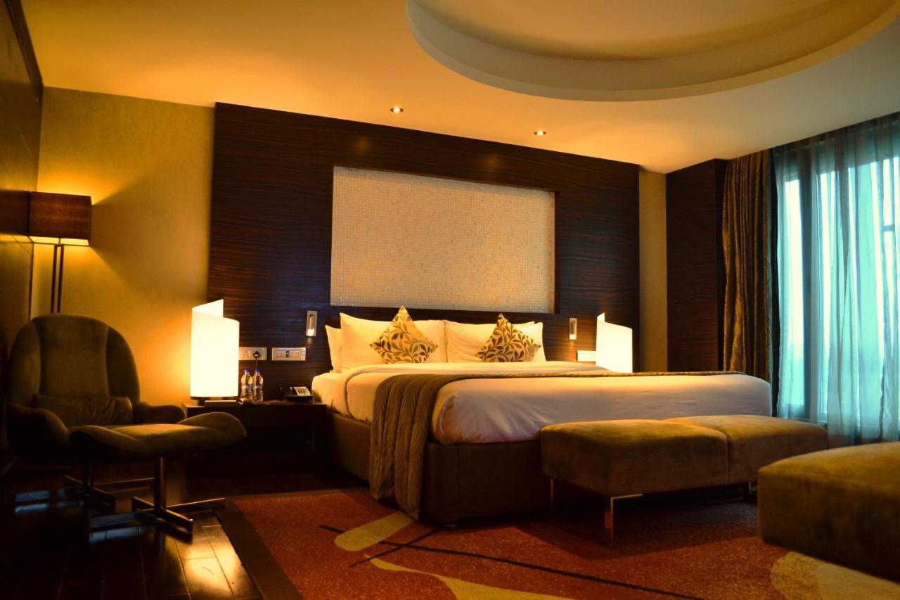 Vivanta Hyderabad, Begumpet Exteriör bild